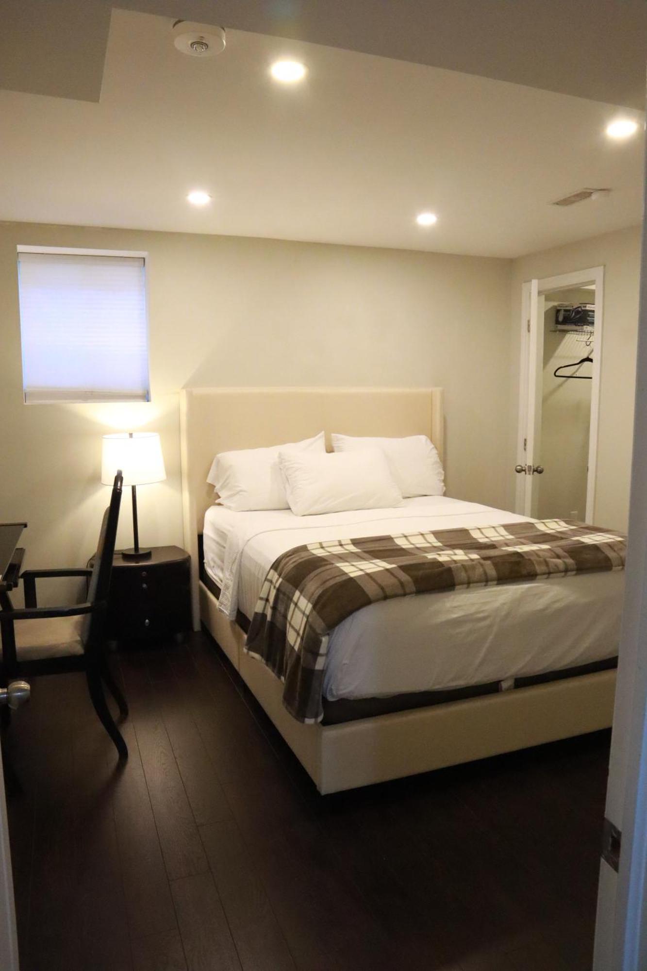 Stunning Furnished 2Bedroom/2Washroom Apartment Brampton Buitenkant foto