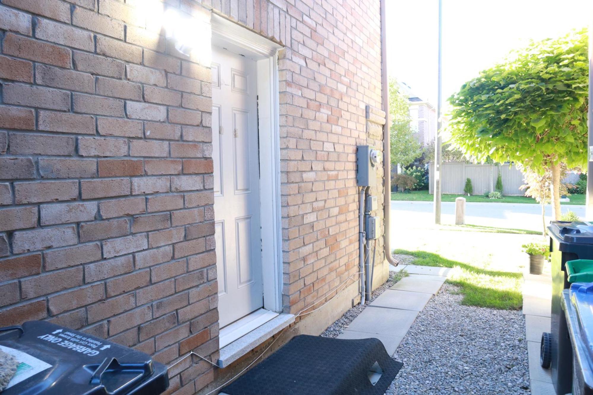 Stunning Furnished 2Bedroom/2Washroom Apartment Brampton Buitenkant foto