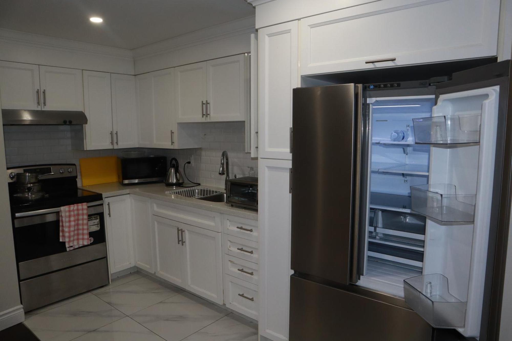Stunning Furnished 2Bedroom/2Washroom Apartment Brampton Buitenkant foto