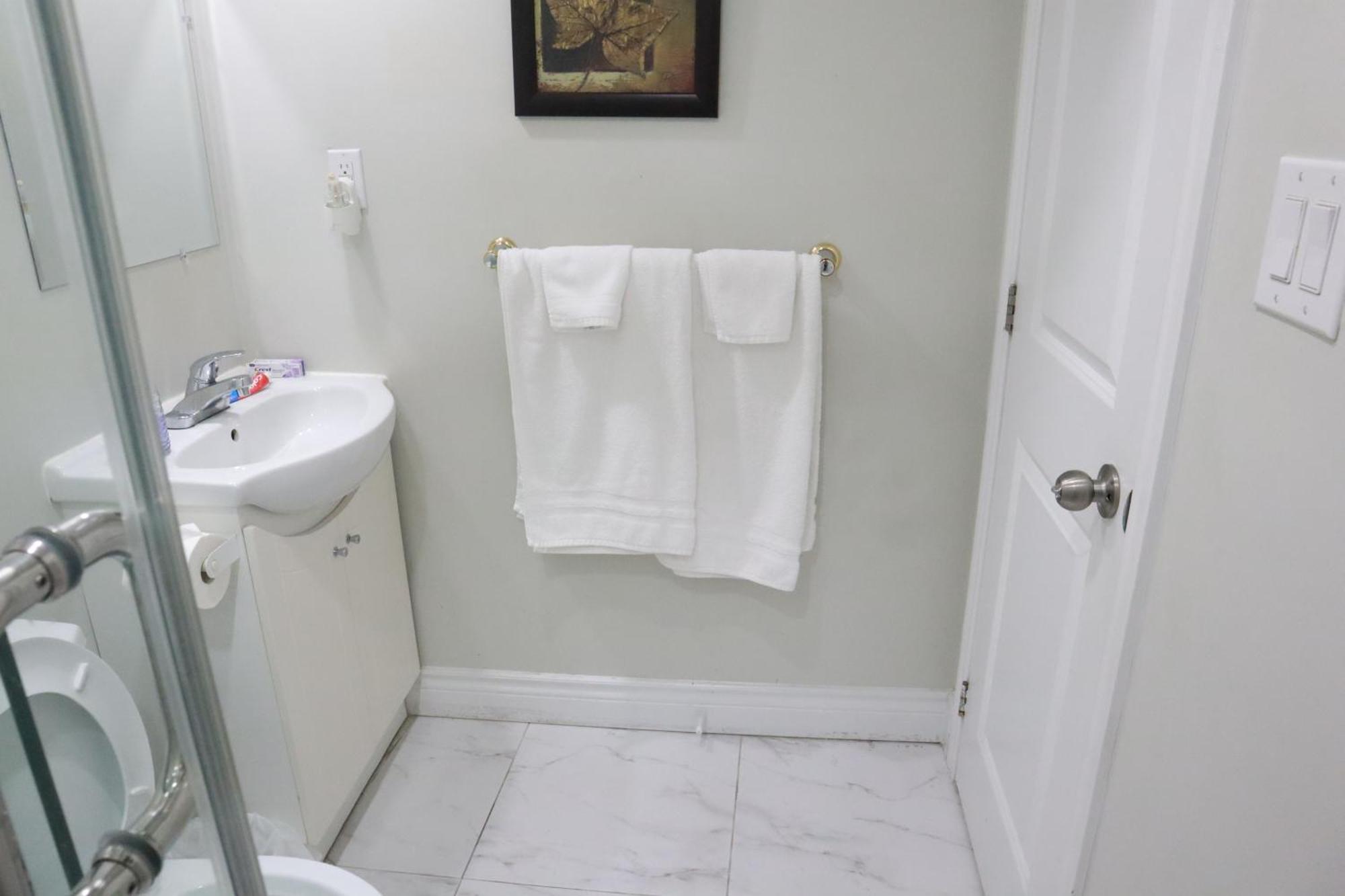 Stunning Furnished 2Bedroom/2Washroom Apartment Brampton Buitenkant foto