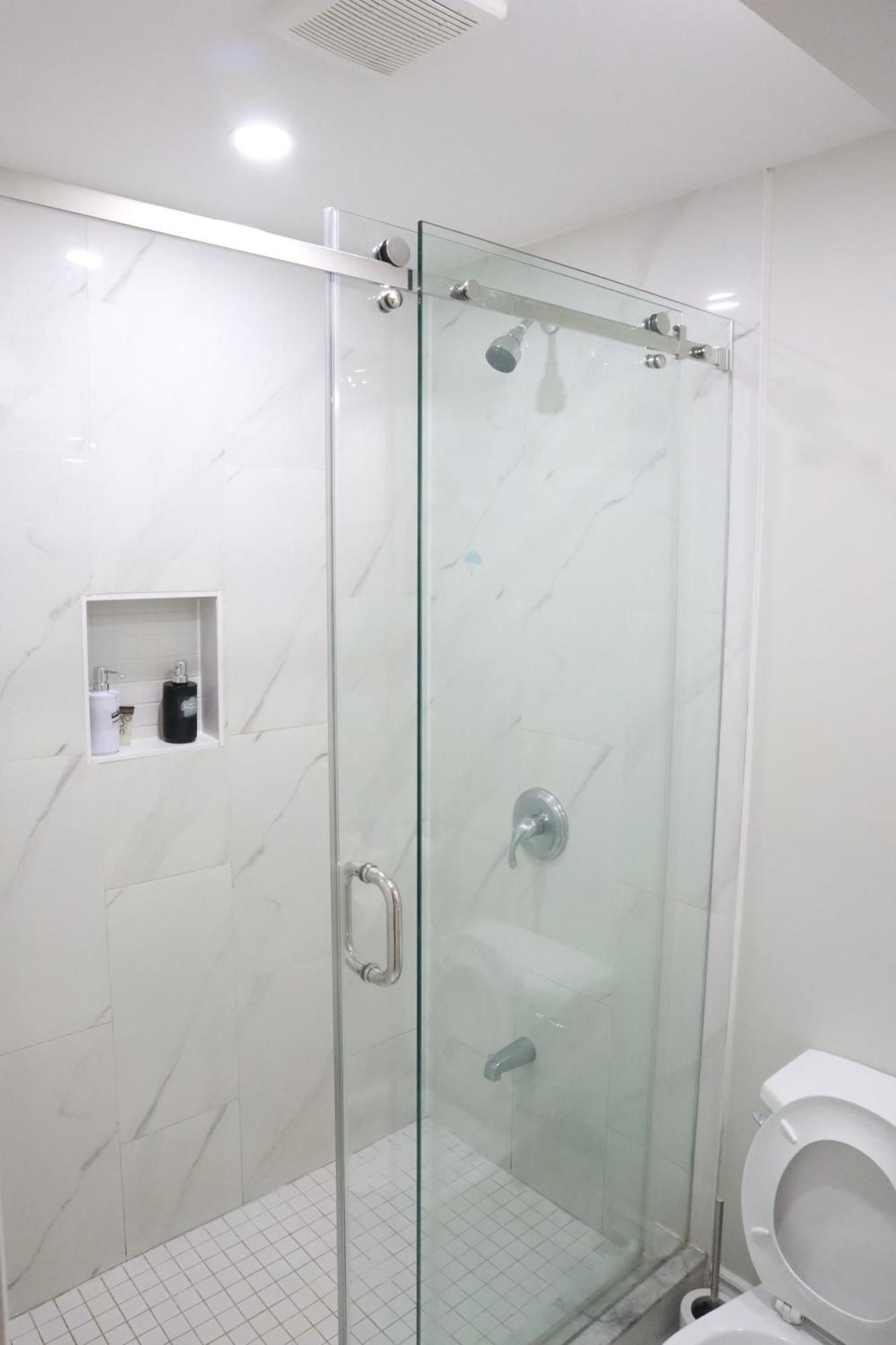 Stunning Furnished 2Bedroom/2Washroom Apartment Brampton Buitenkant foto