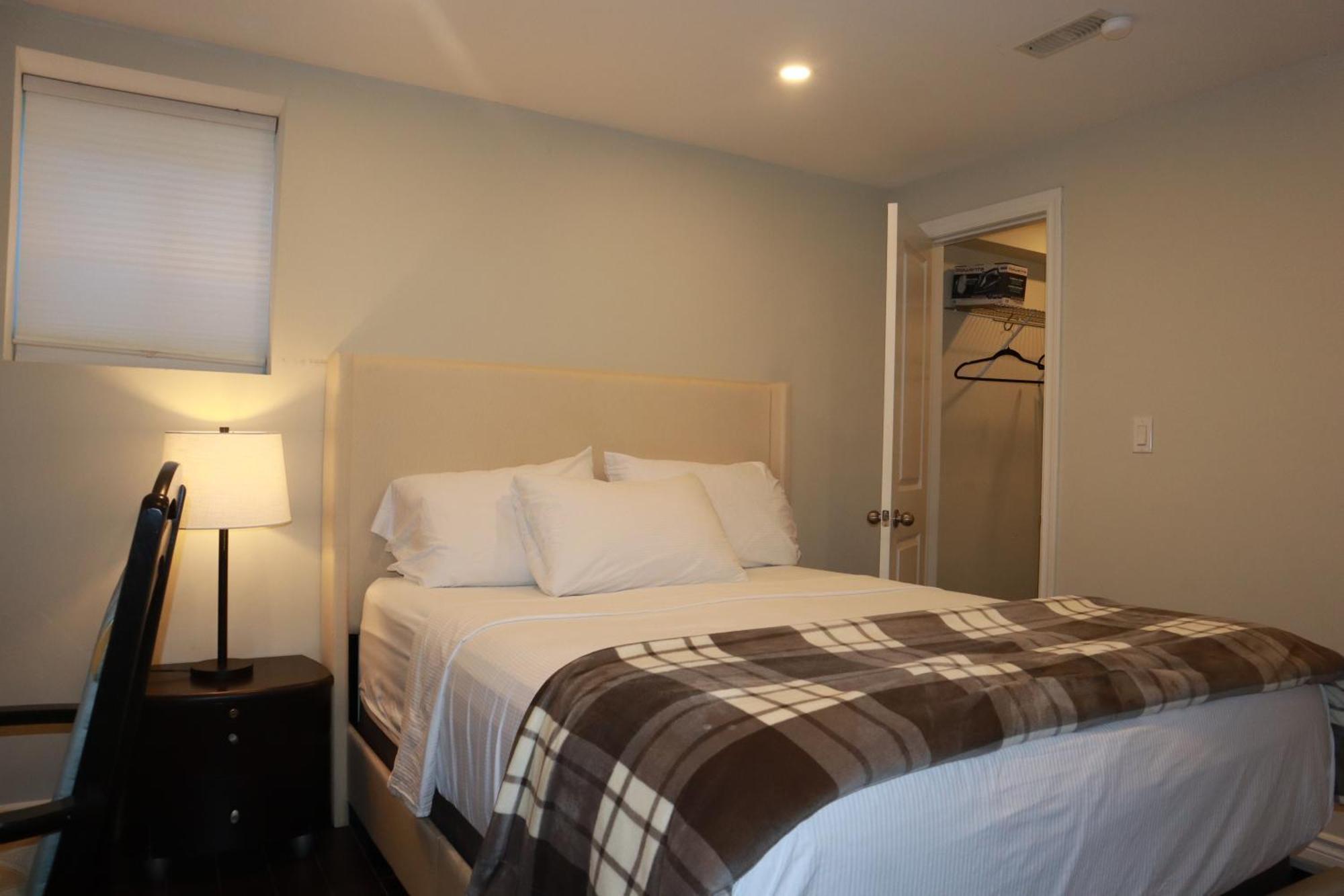 Stunning Furnished 2Bedroom/2Washroom Apartment Brampton Buitenkant foto